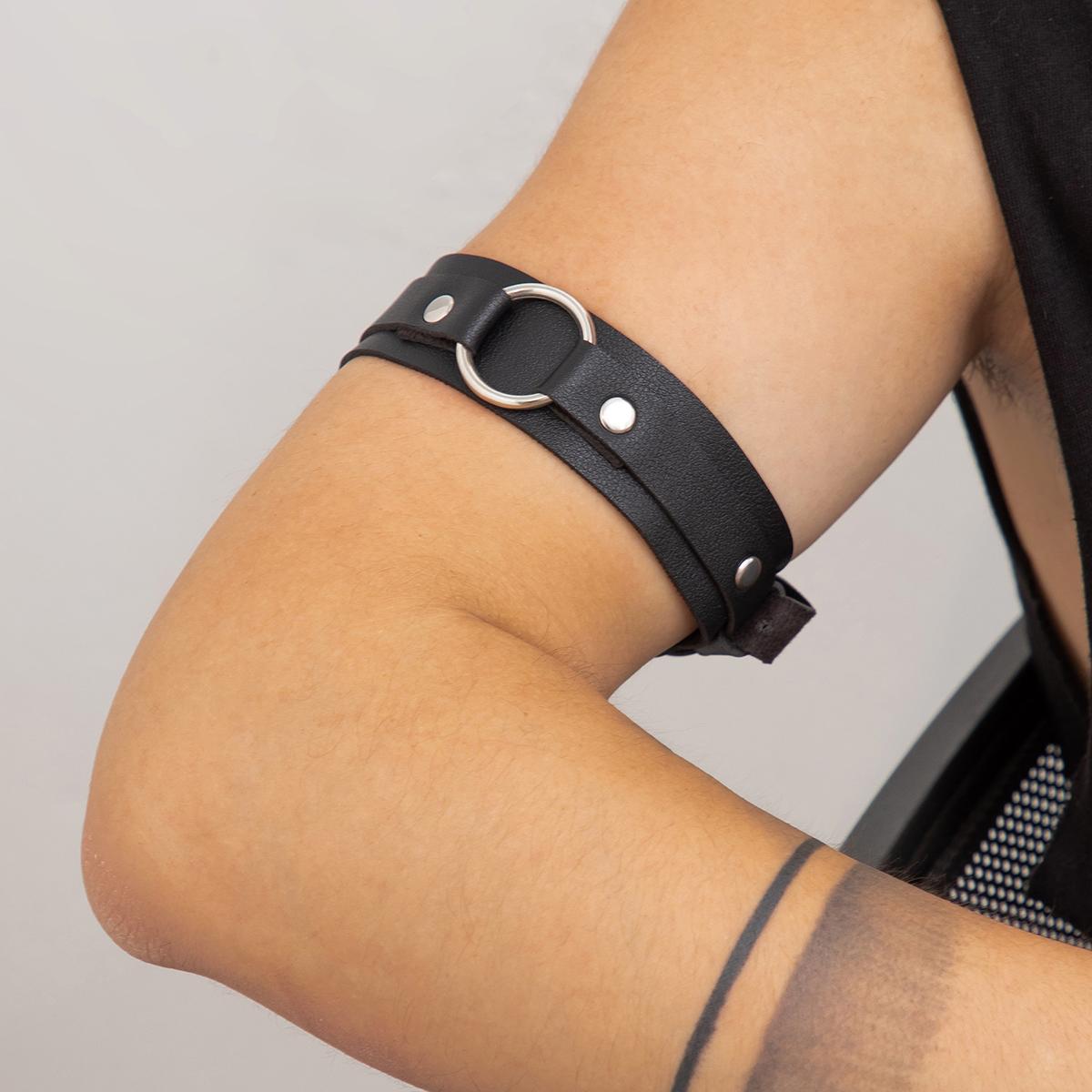 

Punk Black Leather Powerful Upper Arm Bracelet Men Gothic Halloween Accessories Wide Medieval Armband 2026 Fashion Jewelry Gifts