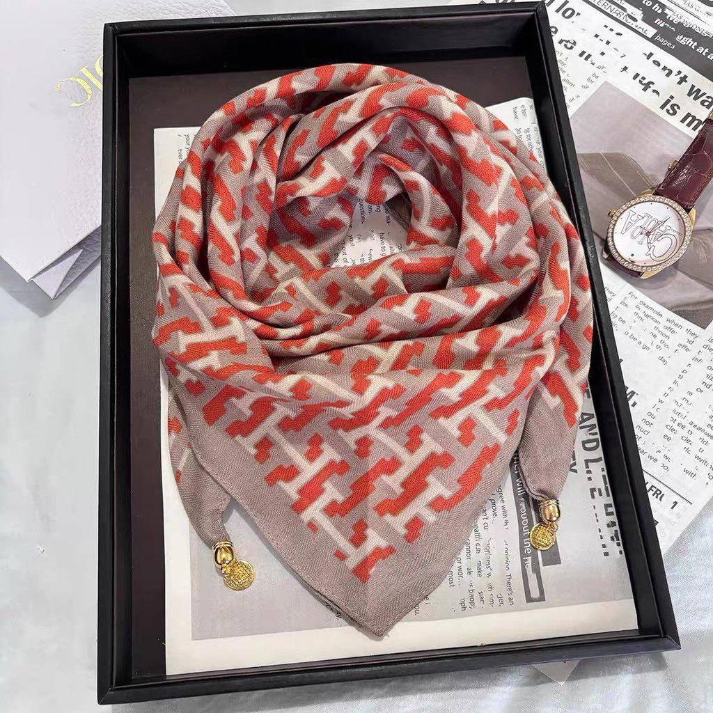 Women's Magnetic Buckle Neck Scarf - Lightweight, Comfortable Cotton, Versatile Style