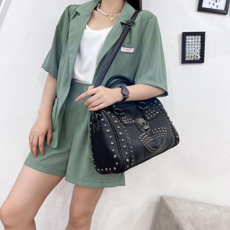 Punk Style New Retro Women's Handbag Fashion Trend Rivet Skull Black Shoulder Women's Bag Bag