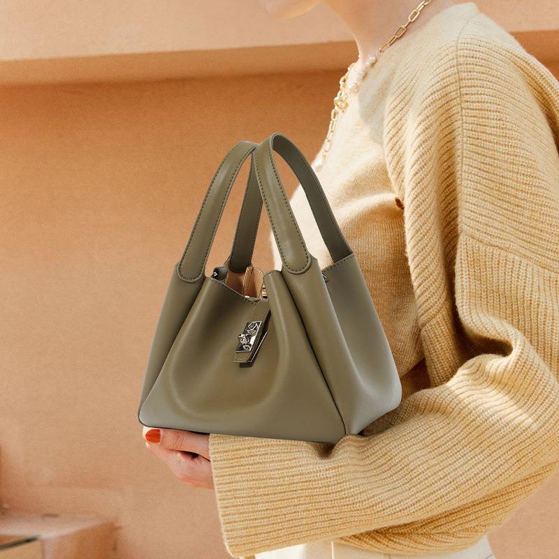 Leather Niche Portable Vegetable Basket Bag Women's New Autumn and Winter Fashion Bucket Bag Going Out Advanced Sense Crossbody Small Bag