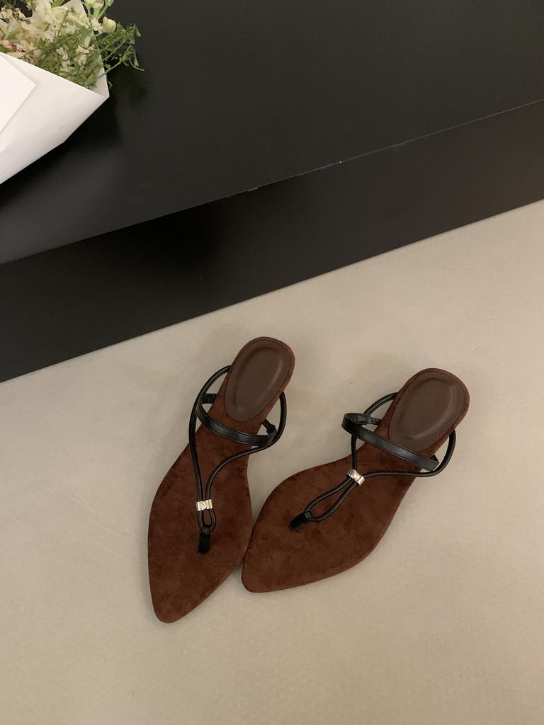 Niche can wear two pointed sandals for women's new versatile casual temperament low-heeled flip-flops cool slippers