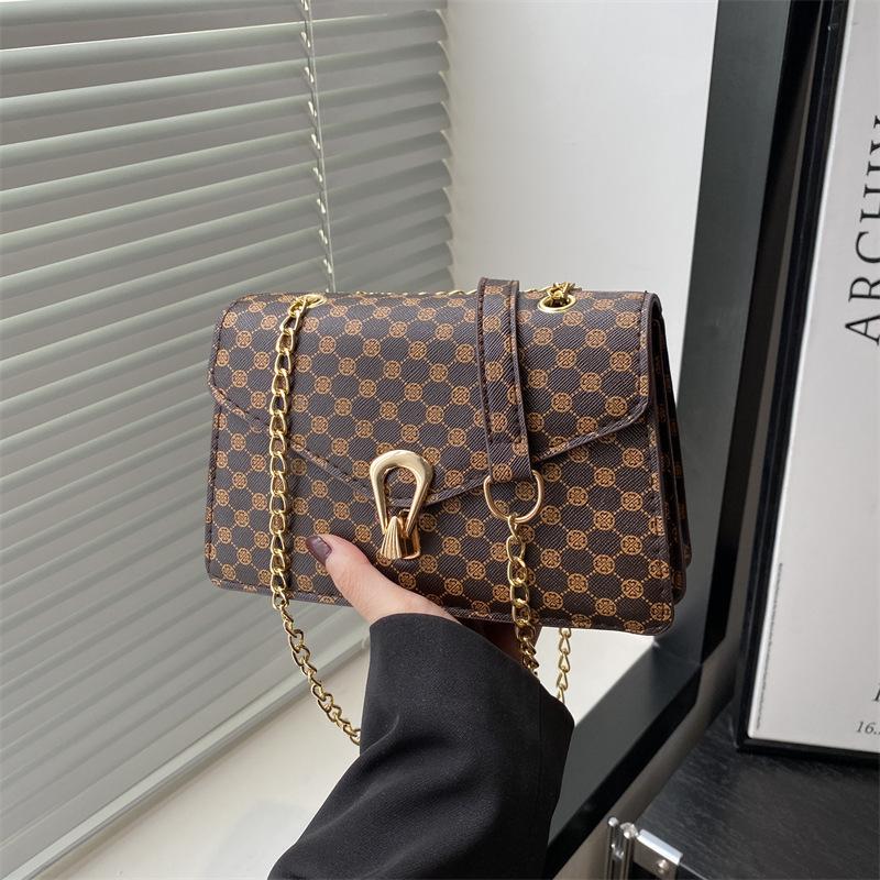 New Simple and Beautiful Trend Retro Casual Fashion Chain Single Shoulder Underarm Messenger Bag Women