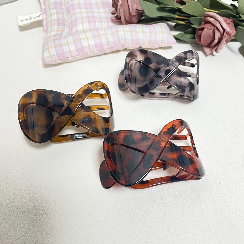 Yama Transparent High-End 8-Shaped Hair Clip for Women, Back of Head Hair Styling Tool, Leopard Print Shark Clip, Duckbill Clip