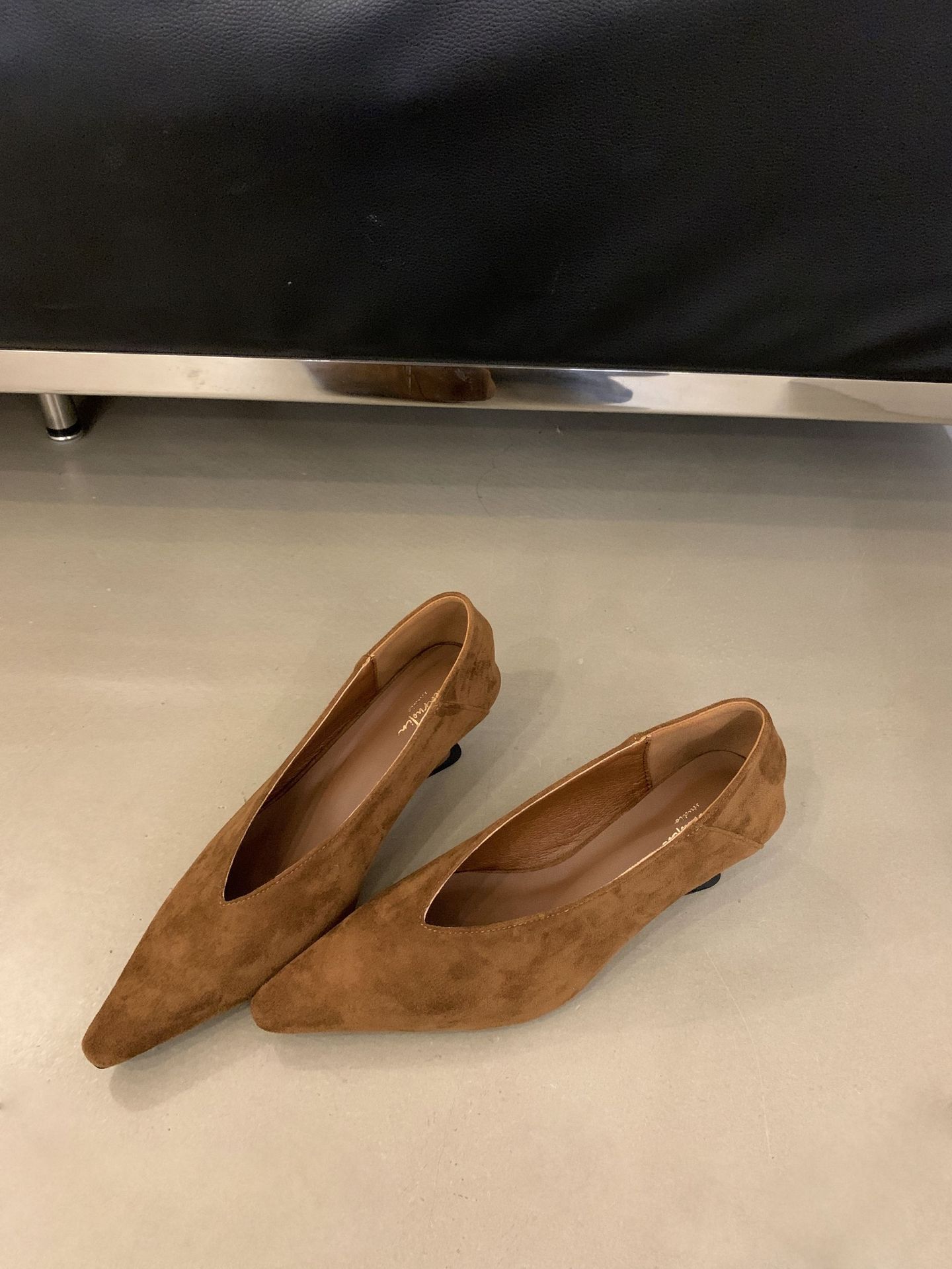 

French niche brown single shoes women s shoes 2025 spring and autumn slope heel temperament pointed commute evening grandma shoes 39 коричневий