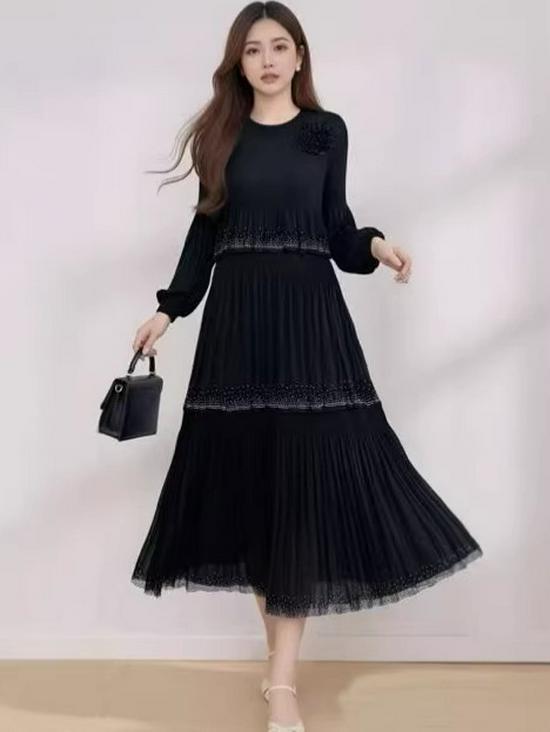

European & American Plus Size Pleated Dress with Rhinestones & 3D Flowers - Elegant Solid Color Long Women s Fashion One Size (40-100kg)