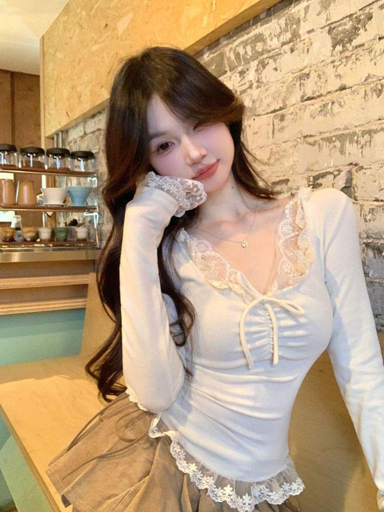 Women's Slim-Fit V-Neck Lace Top - Spring Collection