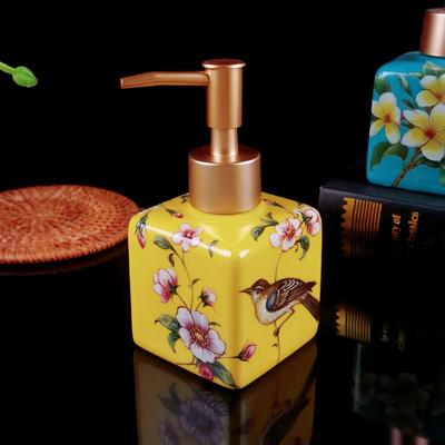 200ml Small Fresh Ceramic Wash Retro Hotel Home Chinese Shampoo and Bath Gel Press Bottle Dispensing Bottle Soap Dispenser