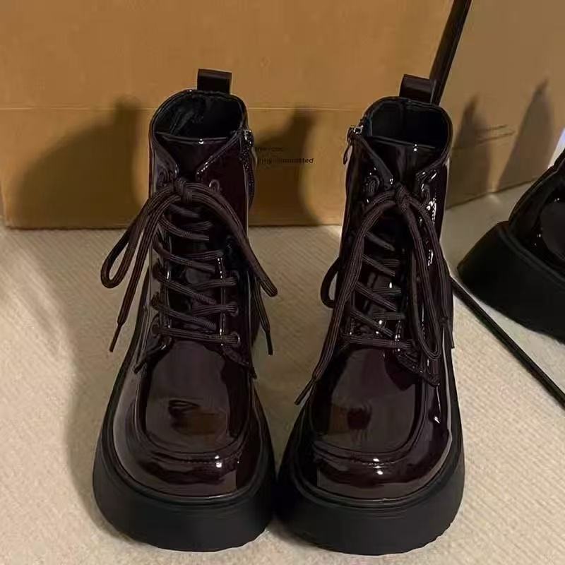 2025 Vår Nye Dame Støvler Mote Retro Tykksålede Høye Fritidsstøvler Allsidig Britisk Stil Stor Hode Stropp Korte Støvler