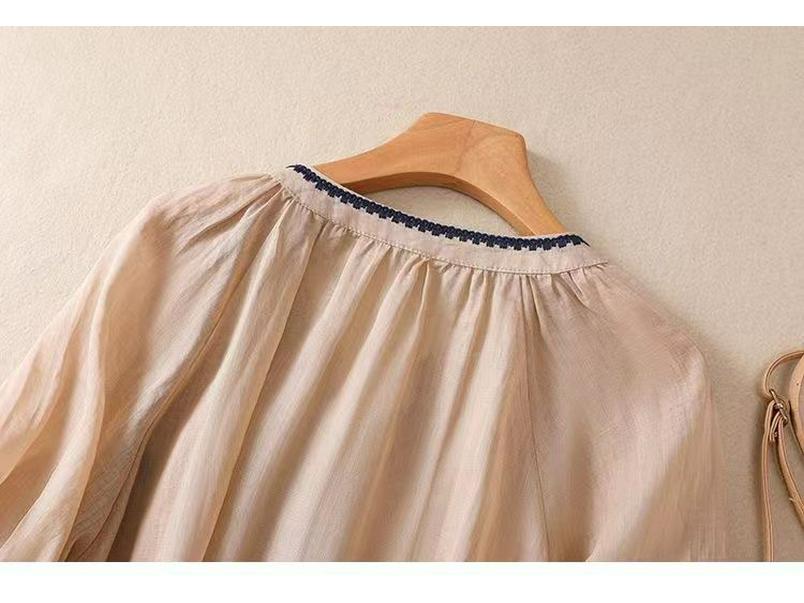 Cămașă Retro din Bumbac-In cu Mâneci Medii și Gât în V Brodată - Casuală, Slim și care Reduce Vârsta