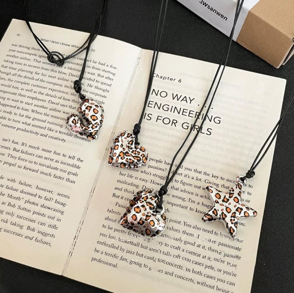 LATS Vintage Leopard Print Irregular Love Star Pendant Necklace Women's Long Sweater Chain Light Luxury Jewelry Accessories Gift