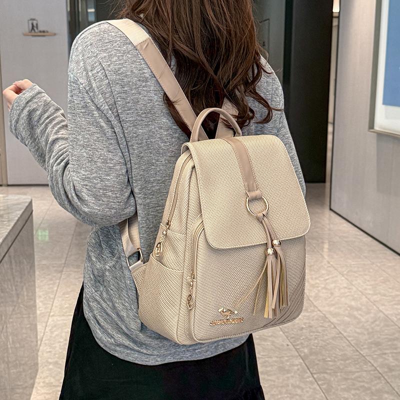 Large Capacity Backpack Women's Lightweight Commuter Backpack