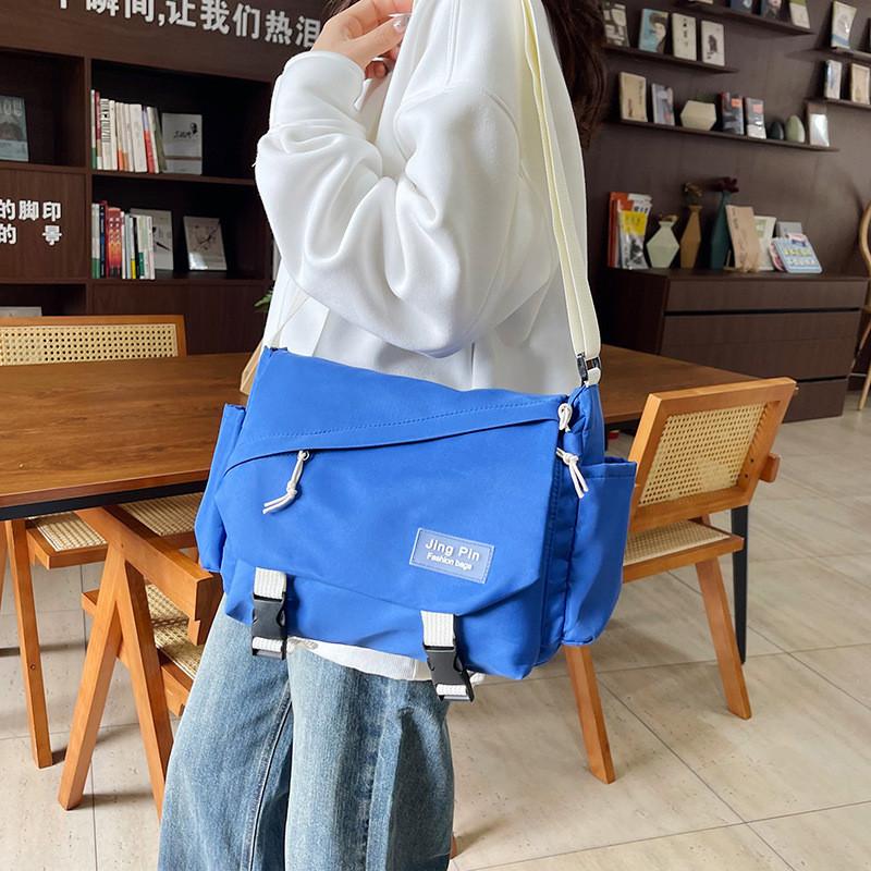 Large Capacity Crossbody Bag For Women With Canvas Material And Vintage Style