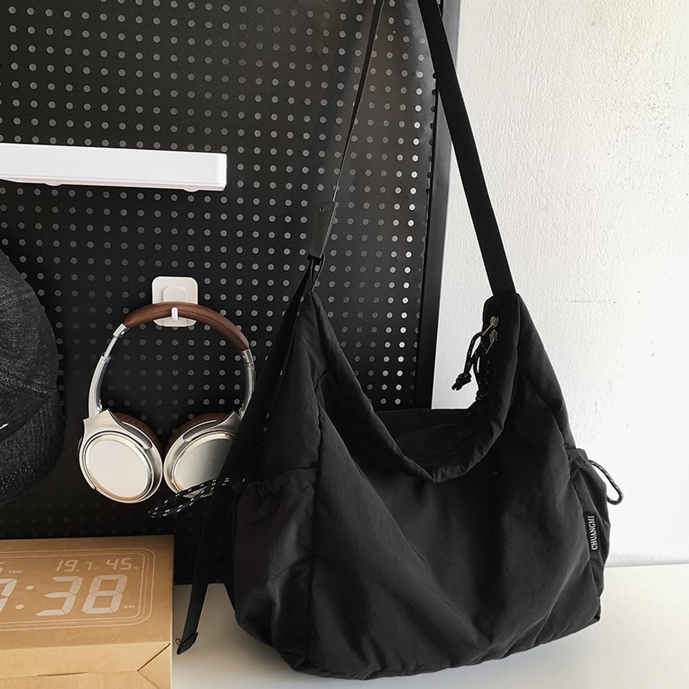 

Сумка на плече великої місткості Жіноча нейлонова сумка через плече Стильні повсякденні сумки через плече для покупок Робота Щоденне використання Сумка чорний