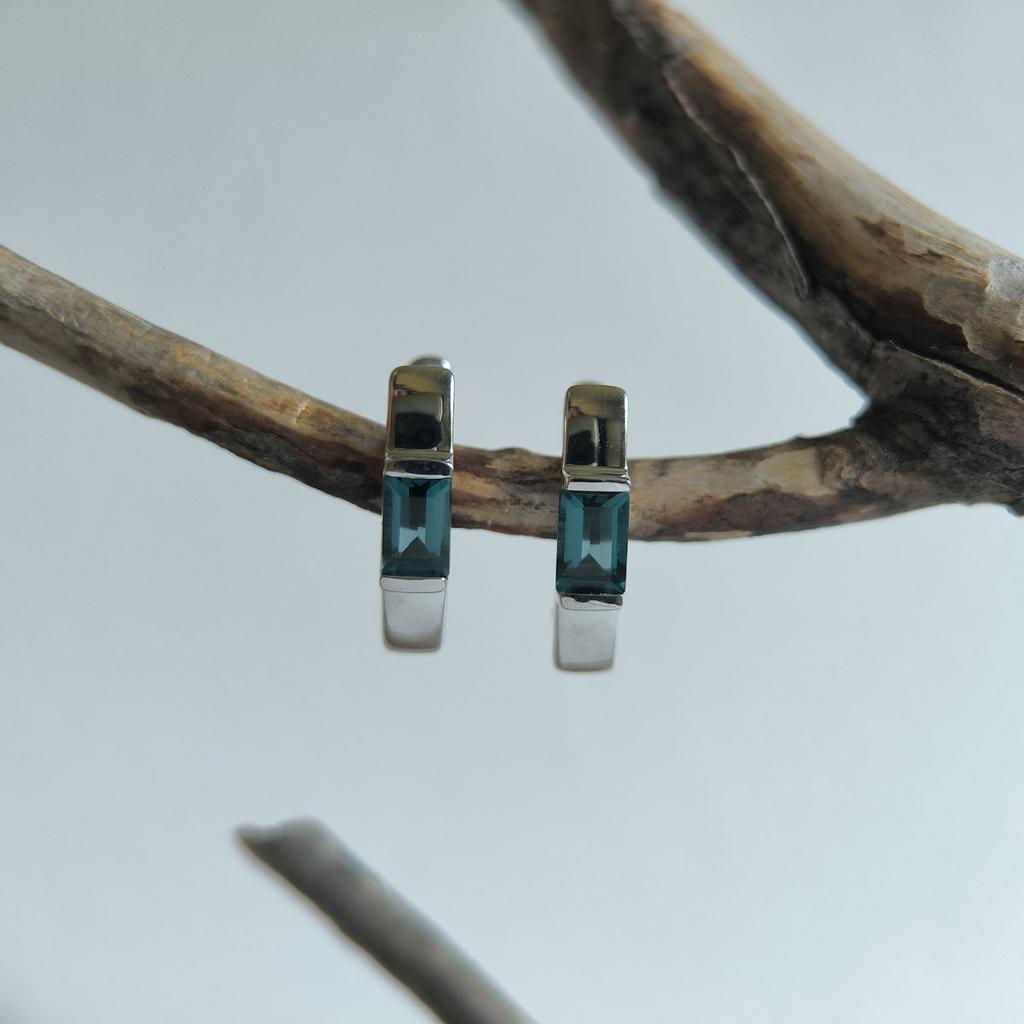 Серебряные серьги с топазом Лондон Блю 1.085ct (2213635)