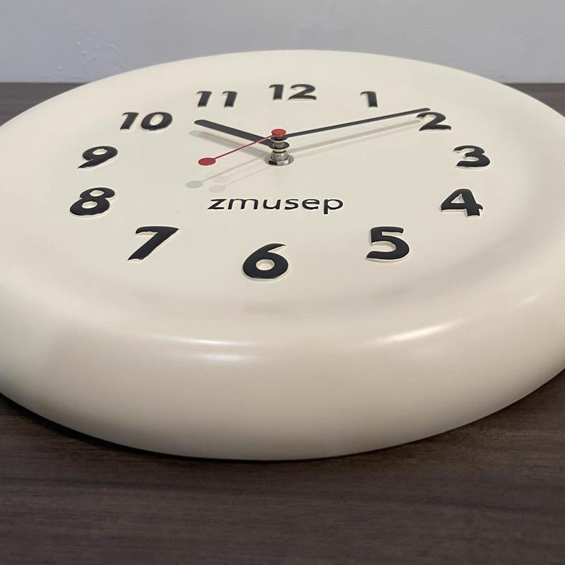 Cream Wind Round Clock Wall Creative Design Living Room High Quality Interior Wall Clock Simple Modern Horloge Murale Furniture
