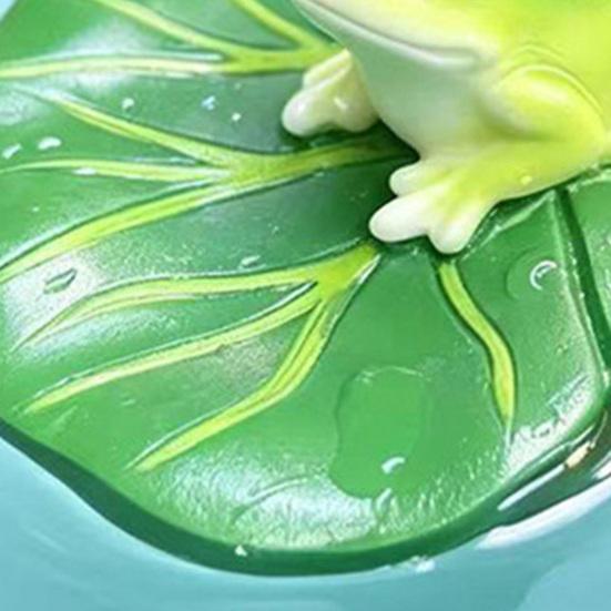 Naturinspirierte Verzierung Frosch auf schwimmendem Lotosblatt Figur, Lustige Harzfigur für Außenbereich Wasserspiel für Zuhause, Feengarten, Teich, Pool, Fische