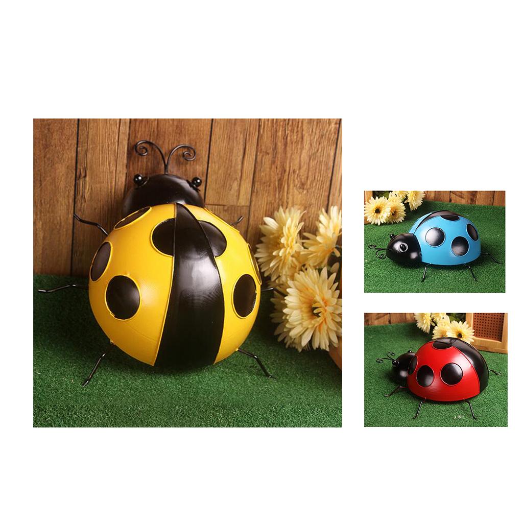 Wall decoration in Coccinella from a realistic wall artistic decoration for