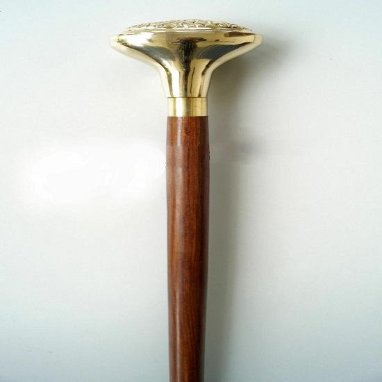 

Деревянная трость с латунной ручкой - 90 см