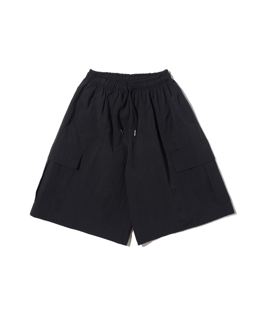 CARGOBROS Nylon Cargo Bermuda Pants (Black)