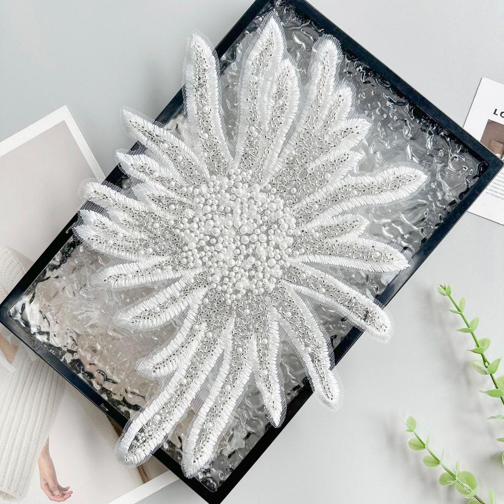 White Embroidered Sunflower Beads Cloth Sticker Accessories Top Dress Dress Decorative Front Collar Cloth Sticker Accessories