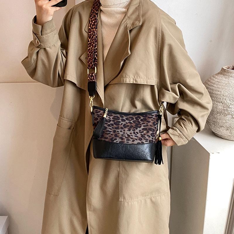 Foreign style chain bag 2025 new trendy fashion Internet celebrity women's bag retro shoulder oblique span bag women's versatile stray bag