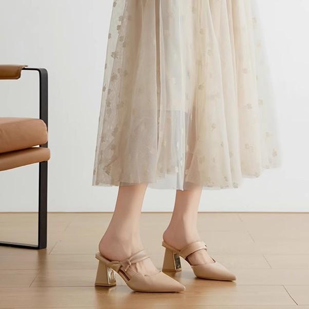 Mules pointues pour femmes 2025 printemps et été nouveau vêtement d'extérieur un mot avec talon épais sac tête confortables et polyvalentes sandales à talons hauts wo
