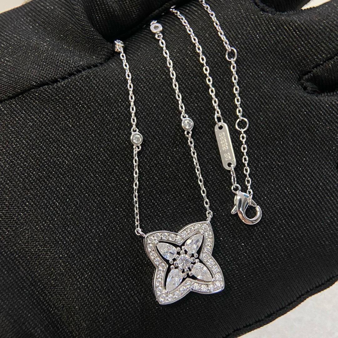 2025 Shimmering Gold Clover Diamond Necklace - Luxe Minimalist Style for Women