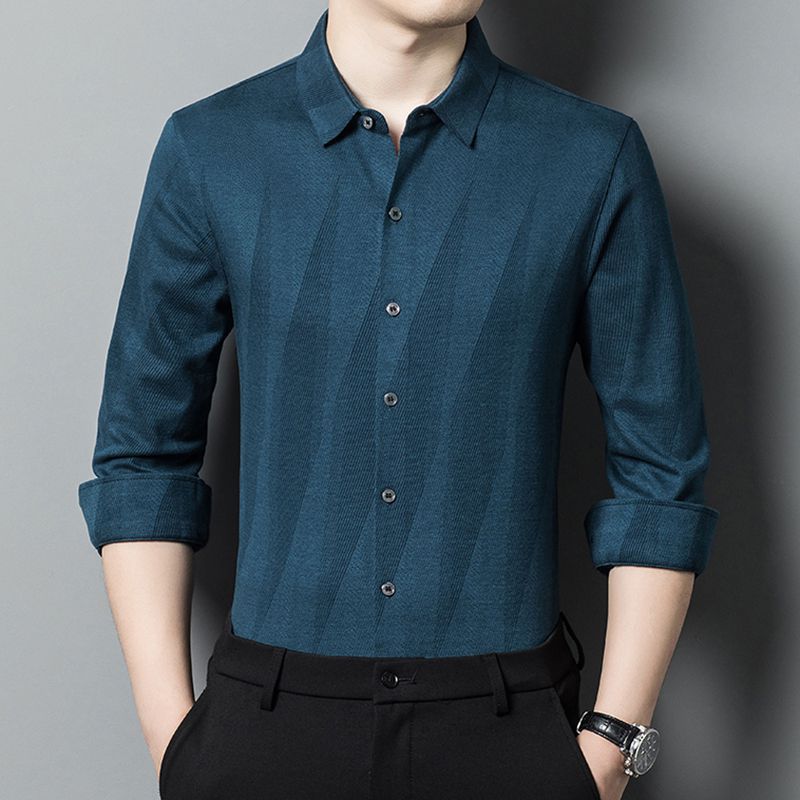 Осенняя мужская шерстяная рубашка в вертикальную полоску для среднего возраста — фото 5