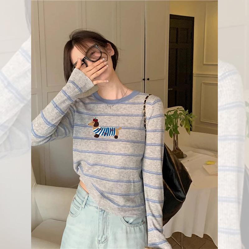 

Korean-Style Gray Striped Dachshund Print Long Sleeve T-Shirt for Women - Petite Fashionable Top L (105-115 lbs) серый