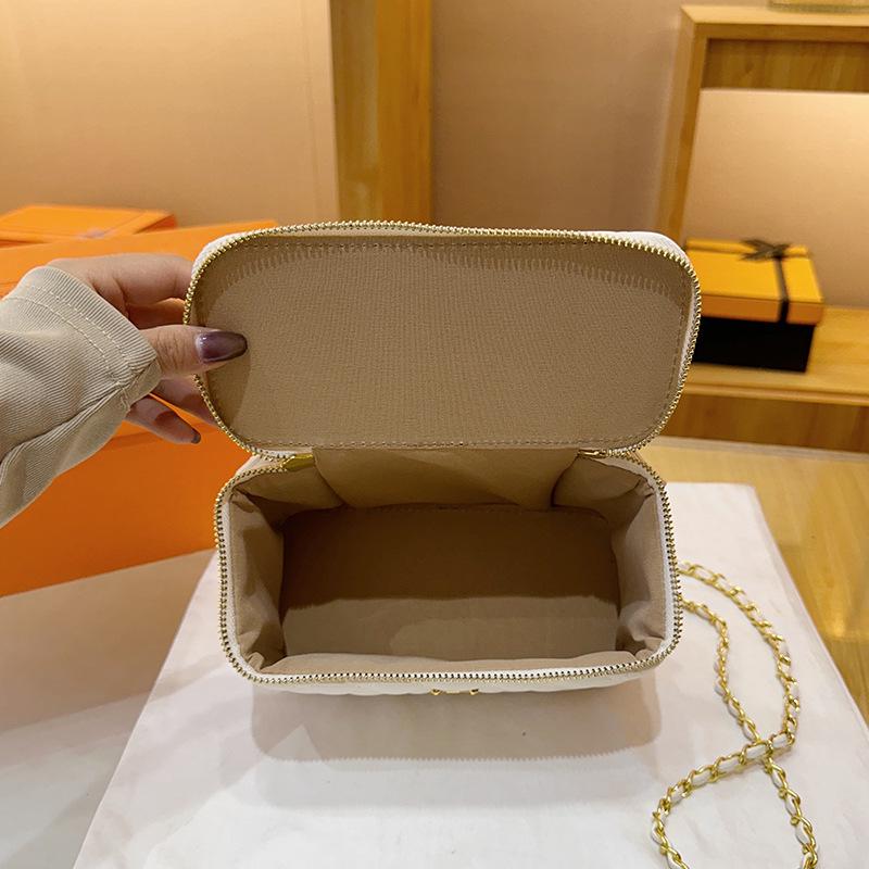 Neue vielseitige Argyle-Ketten-Umhängetasche mit Stickerei