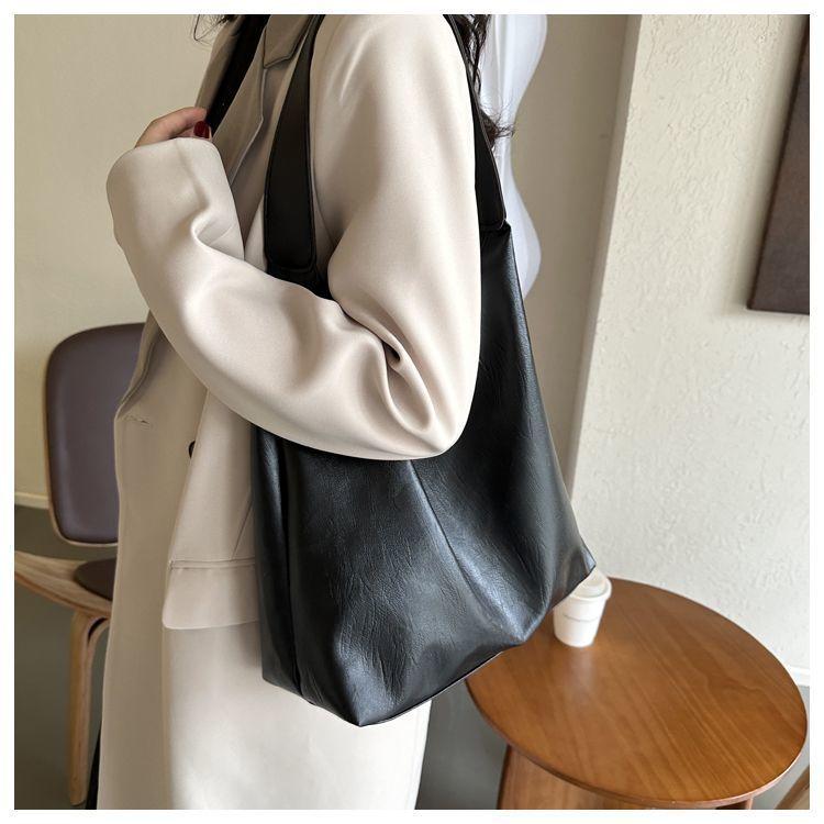 Korean Lazy Wind One Shoulder Underarm Large Capacity Bag Women's New Autumn and Winter Commuter Retro Versatile Tote Bag