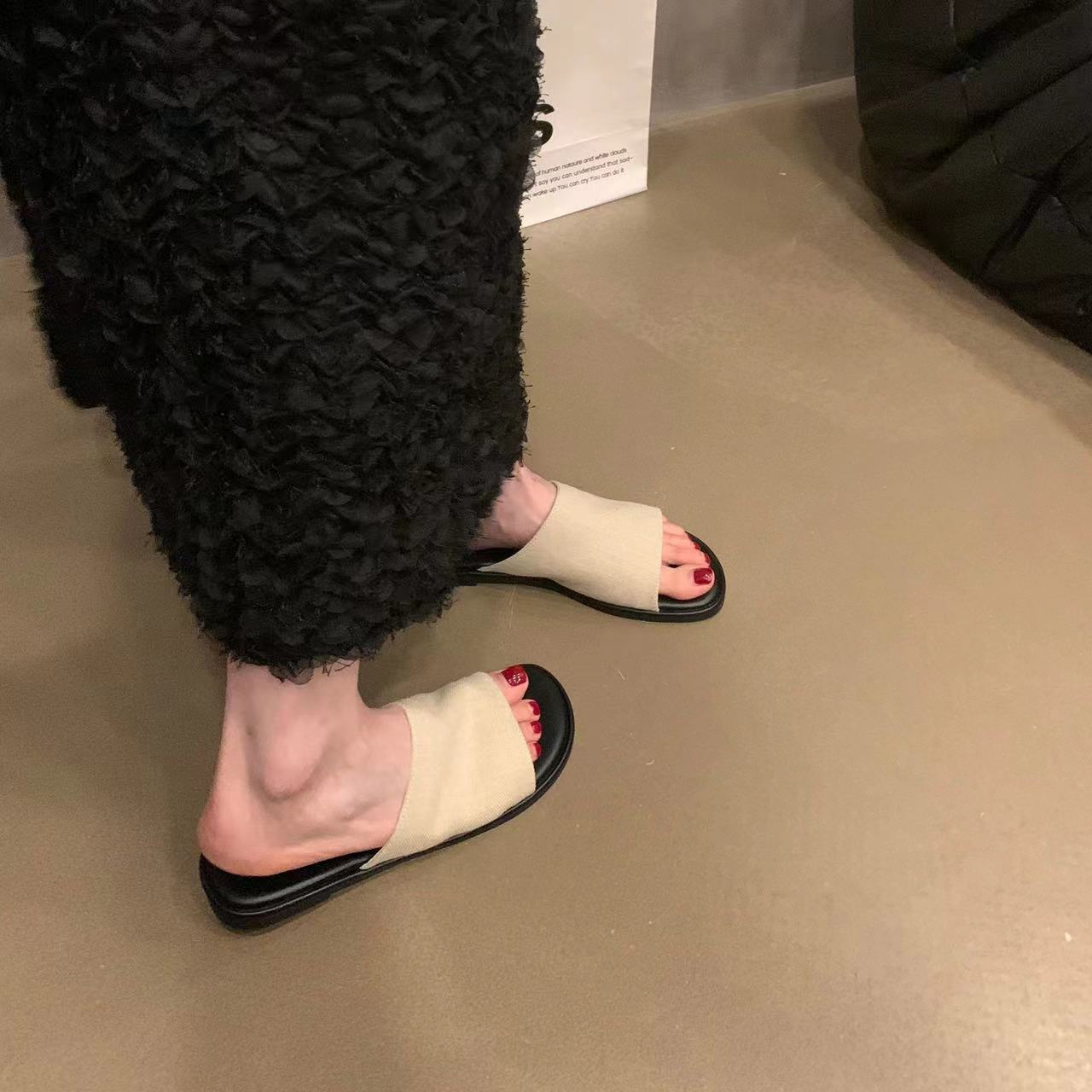 

Французские ретро-тапочки с плоской подошвой, однотонные, для женщин, летняя одежда 2025 года, новые пляжные тапочки для отдыха на море 35