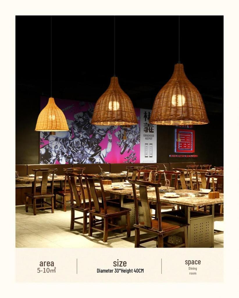 Wiktoriańska pleciona lampa wisząca z Azji Południowo-Wschodniej: Lampa pleciona z bambusa i słomy do restauracji, na wesela, do sklepów, hoteli i domów gościnnych.