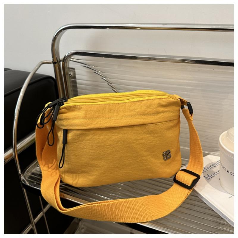 

Simple casual shoulder bag women s outdoor lightweight versatile mobile phone small square bag fashion commuter student messenger bag One Size