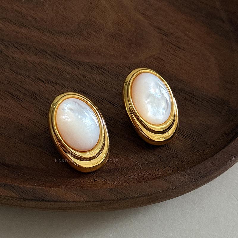 Simple retro oval natural fritillary stud earrings Korean intellectual versatile atmosphere earrings premium daily exquisite earrings