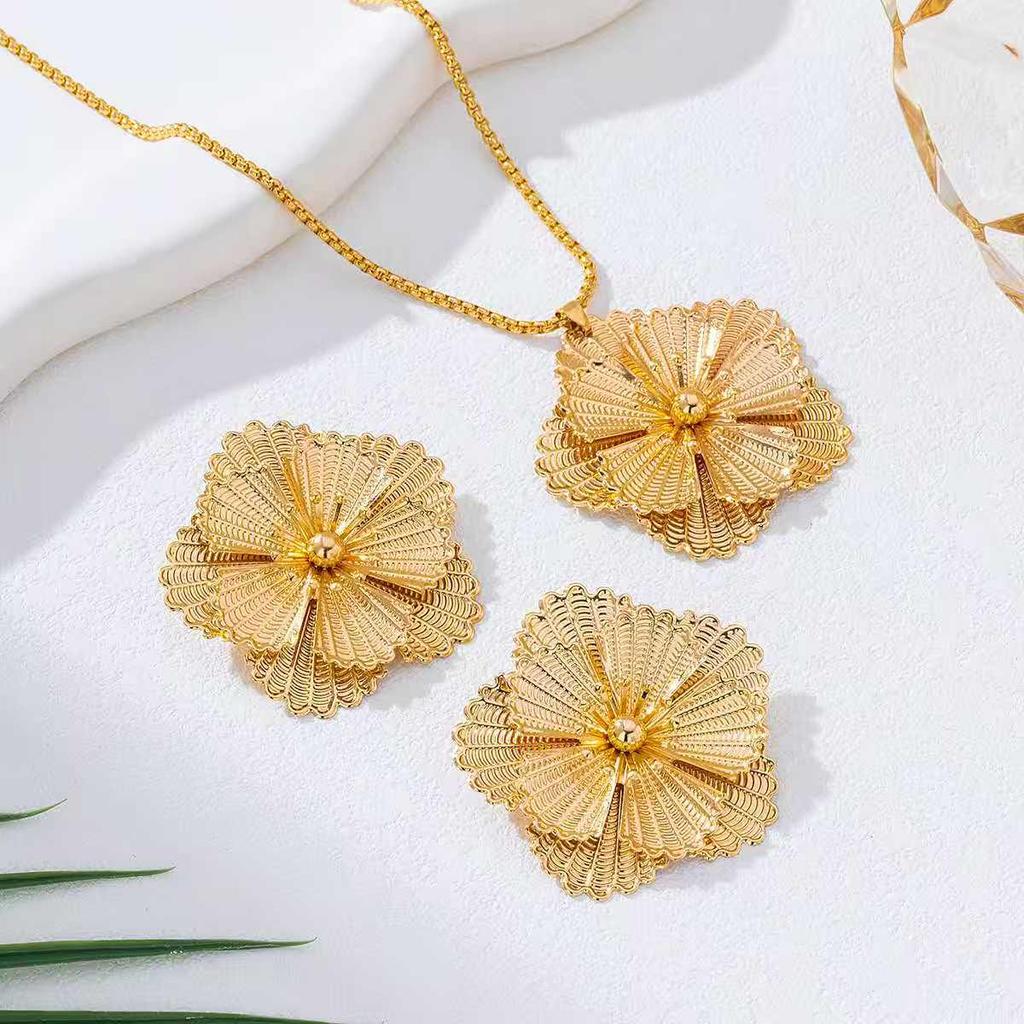 Set di Collana e Orecchini Floreali Retrò a 3 Pezzi – Elegante e Versatile Stile Europeo Americano
