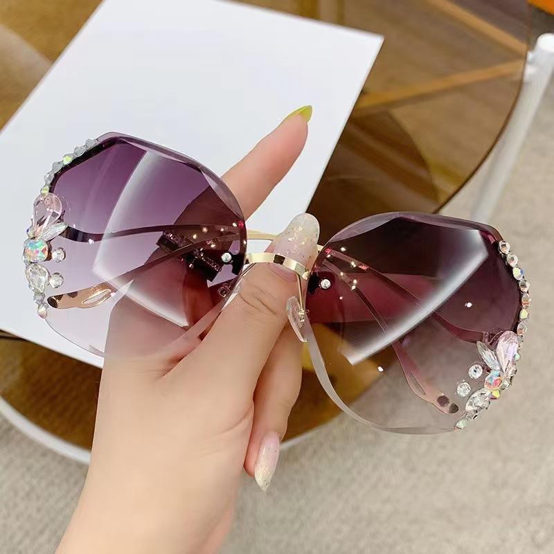 2025 New Crystal Sunglasses - Trendy Rhinestone UV400 Shades for Women