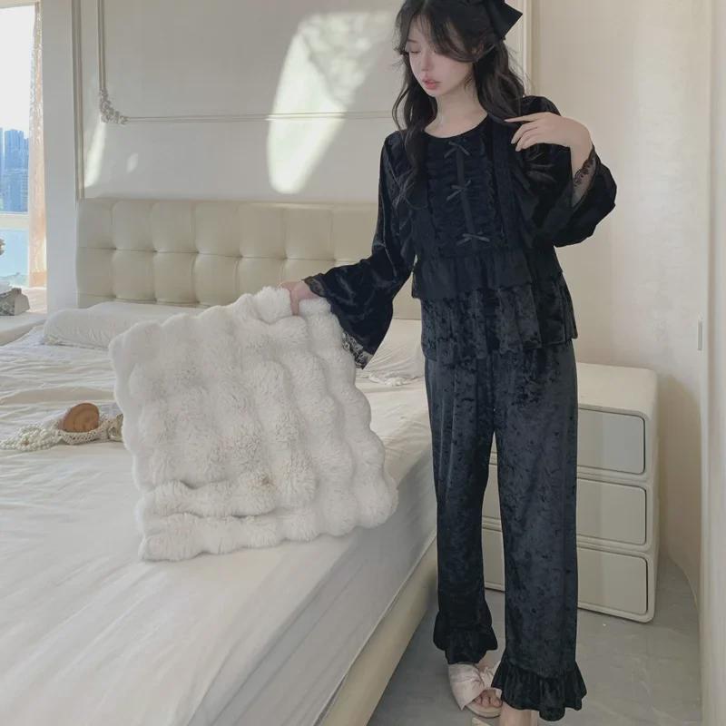 2024 Women's Gold Velvet Pajamas Set: Lace-Trimmed Long-Sleeve Top & Trousers, Autumn/Winter Court Style