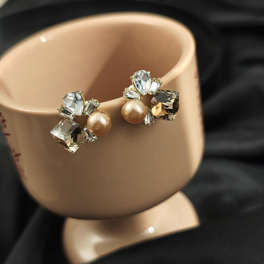 French Exquisite Diamond-Set Square Pearl Stud Earrings Light Luxury High-End Sense Fashion Simple Temperament Elegant Earrings Women