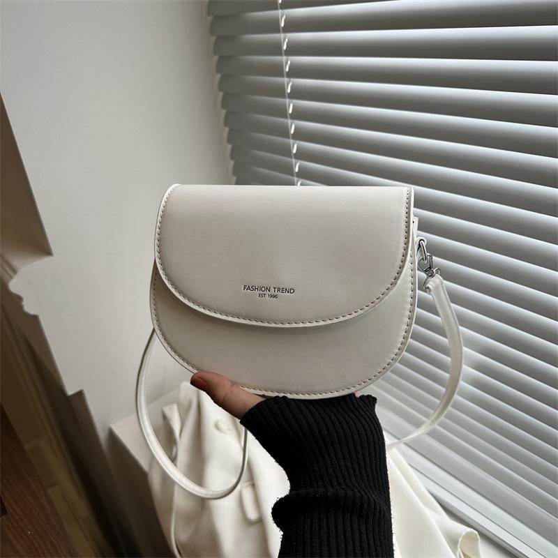 2025 Solid Color New Simple New Fashion Candy Color Fashion Casual Saddle Women's Shoulder Messenger Bag