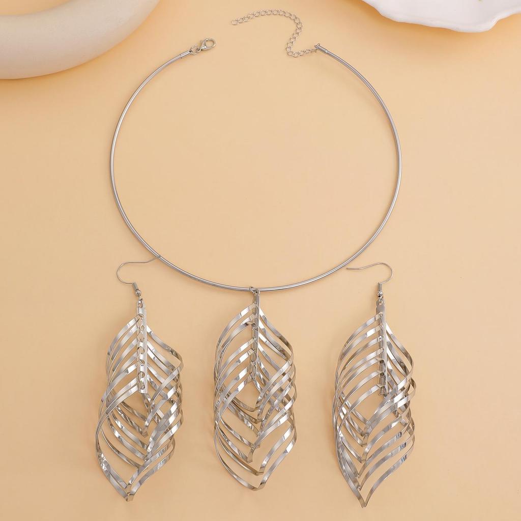 Retro Exaggerated Personality Temperament Spiral Hollow Golden Necklace Earrings Bijouterie Sets For Women