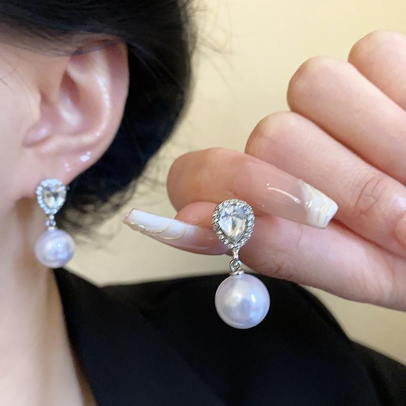 Flash diamond water drop pearl earrings women's high-end sense niche unique explosive earrings New light luxury ear jewelry