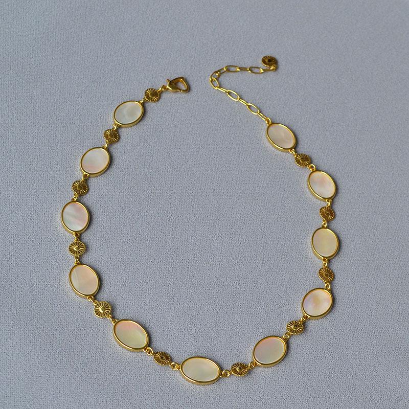 

Французское нишевое ретро минималистичное белое перламутровое овальное ожерелье из позолоченной латуни для женщин