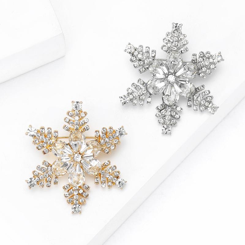Fashion Rhinestone Winter Snowflake Brooches For Women Unisex Christmas Pin Casual Party Accessories Friends New Year Gifts
