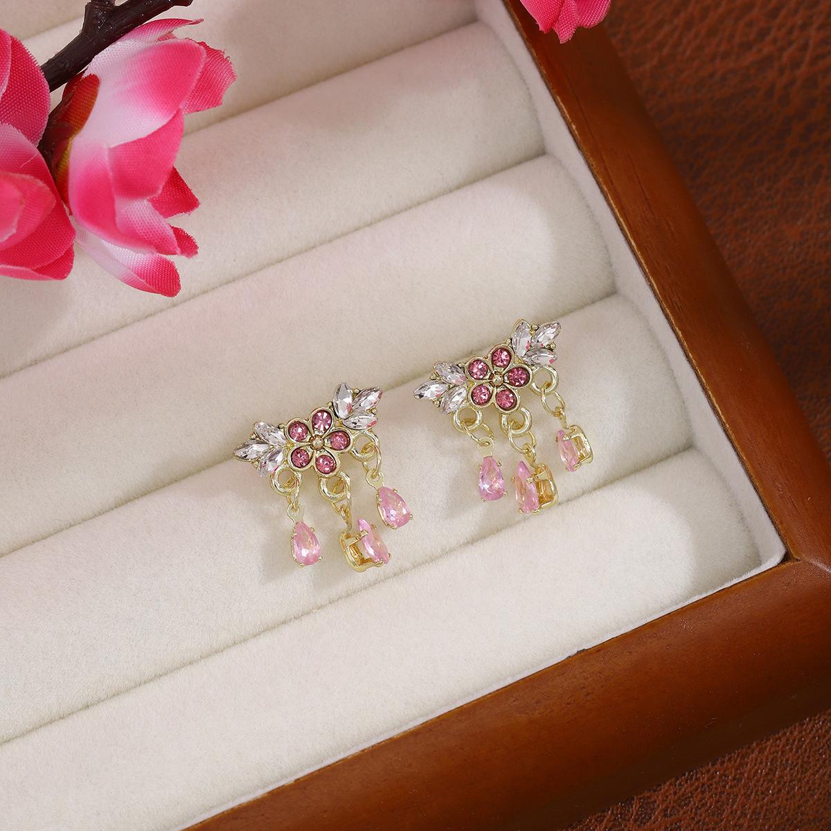 

Silver Needle Korean Style Diamond Flower Water Drop Earrings for Women - Elegant and Luxurious.