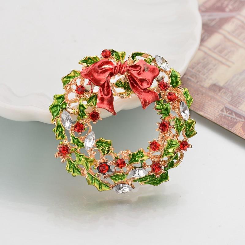 Z1236 Festive Brooch: European & American Christmas Wreath & Santa Claus Tree Design