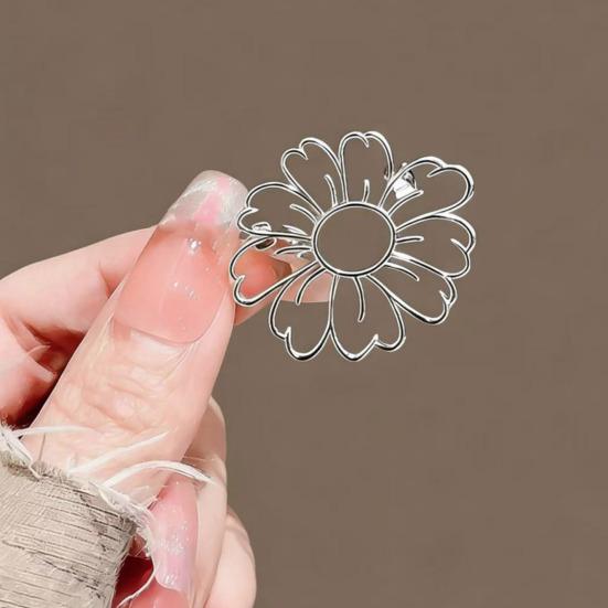 Women Brooch Smooth Surface Hollow Sun Flower Design Lapel Pin Non-Slip Buckle Scarf Badge Clothing Bags