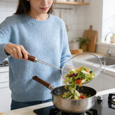 Schiumarola Cucchiaio Scolapasta con Manico Lungo Rete Metallica in Acciaio Inossidabile Colino per Friggere E Bollire Utensile da Cucina Resistente al Calore per Scolare E