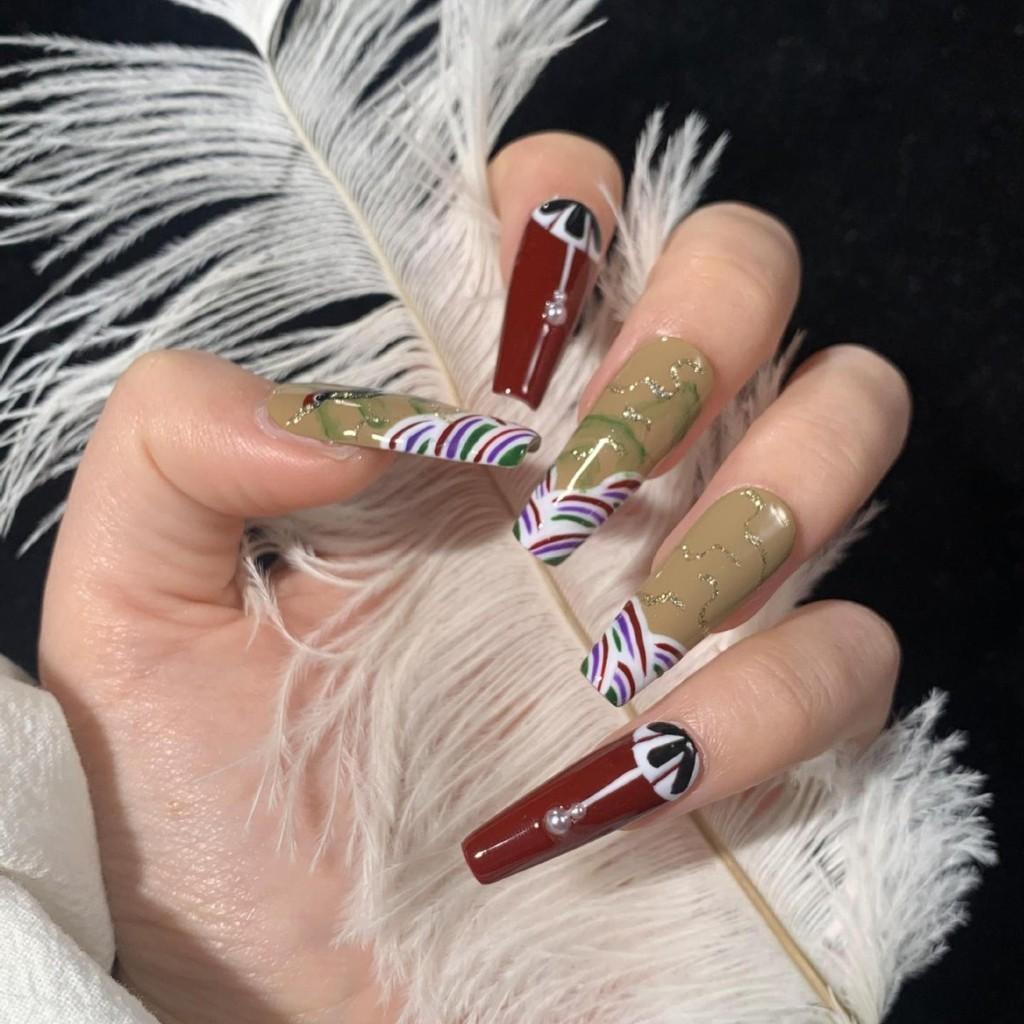 

Ногти Поношенные Старший Чувство Слабый Оттенок Показывать Белый Национальный Маникюрный Стиль L