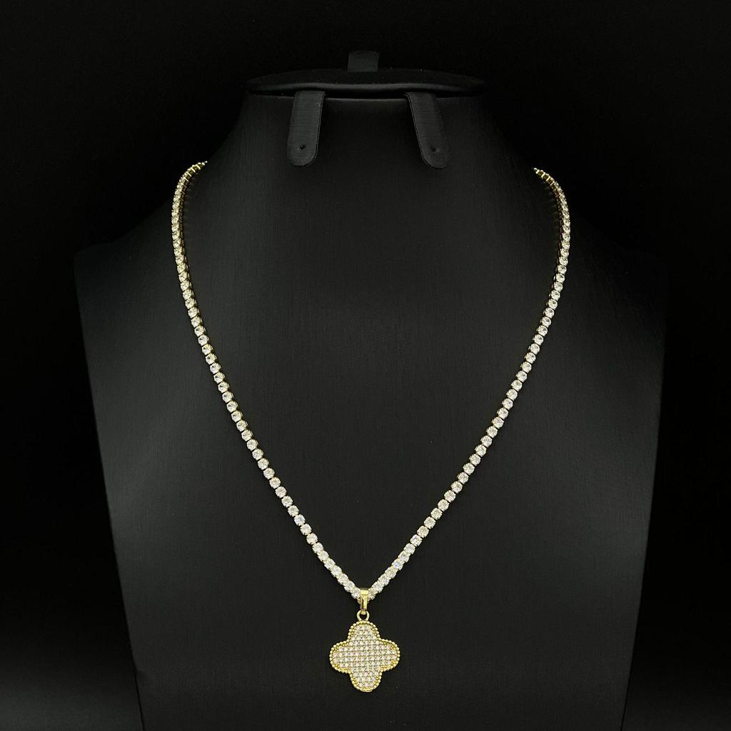 Zircon Bee Necklace & Double C Four-Leaf Clover Pendant - Luxurious Drip Oil Design
